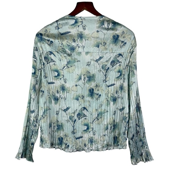 Vince Crushed Satin V Neck Blouse Size M Button Front Floral Pale Lagoon Pleated - Picture 5 of 12